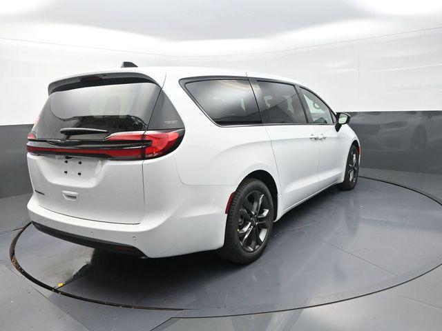 new 2026 Chrysler Pacifica car, priced at $41,174