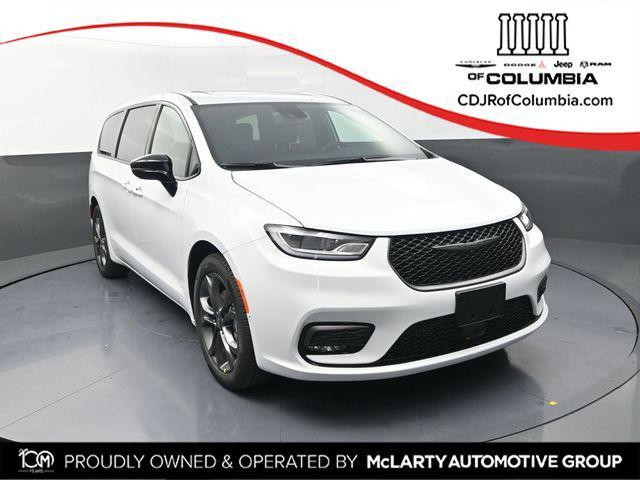 new 2026 Chrysler Pacifica car, priced at $41,174