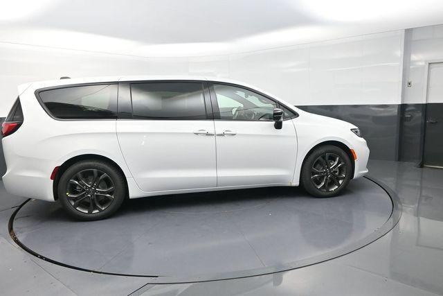 new 2026 Chrysler Pacifica car, priced at $41,174