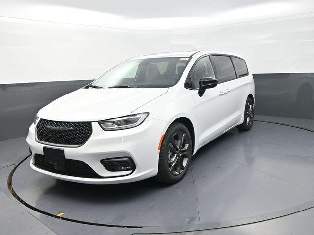 new 2026 Chrysler Pacifica car, priced at $41,174