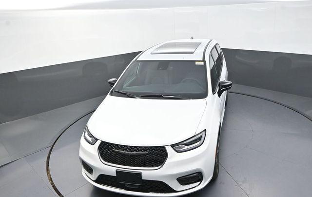 new 2026 Chrysler Pacifica car, priced at $41,174