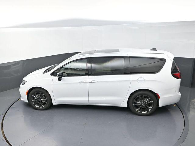 new 2026 Chrysler Pacifica car, priced at $41,174
