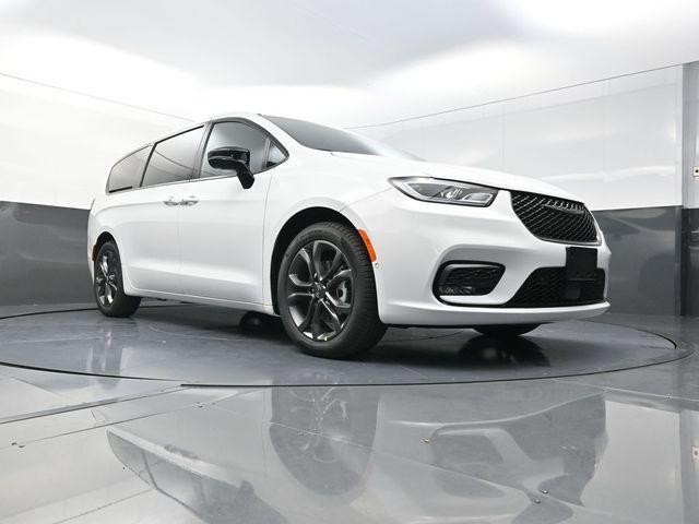 new 2026 Chrysler Pacifica car, priced at $41,174
