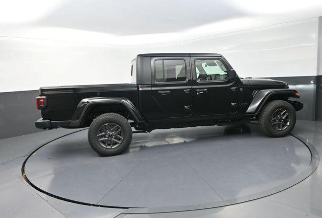 new 2026 Jeep Gladiator car, priced at $41,844