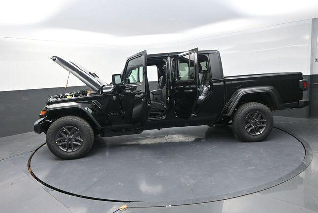new 2026 Jeep Gladiator car, priced at $46,684