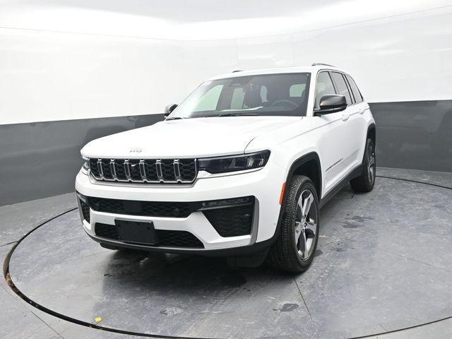 new 2026 Jeep Grand Cherokee car, priced at $44,750