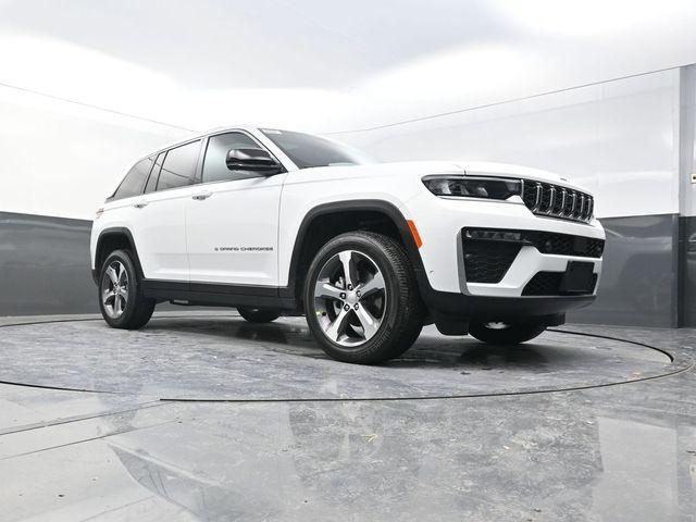 new 2026 Jeep Grand Cherokee car, priced at $44,750