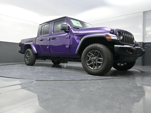 new 2026 Jeep Gladiator car, priced at $45,553