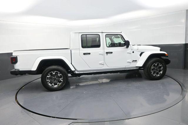 new 2026 Jeep Gladiator car, priced at $40,680