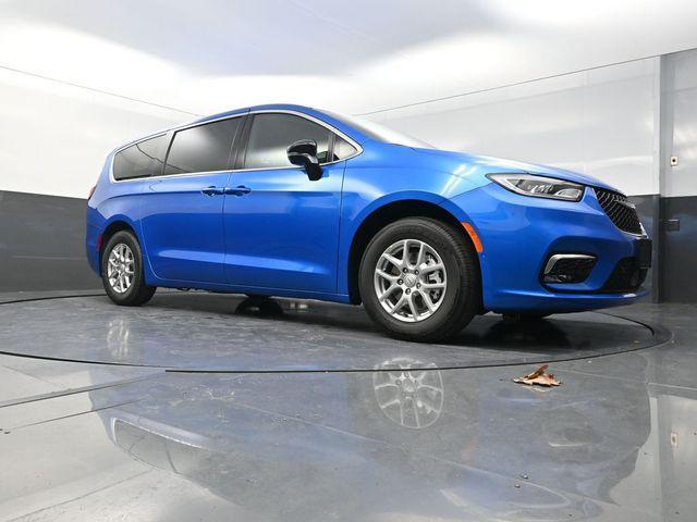 new 2026 Chrysler Pacifica car, priced at $41,305