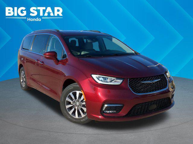 used 2021 Chrysler Pacifica Hybrid car, priced at $17,900