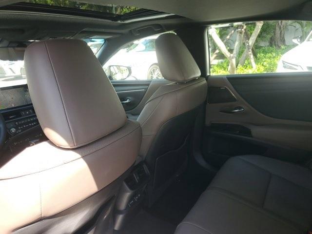 used 2022 Lexus ES 300h car, priced at $31,997