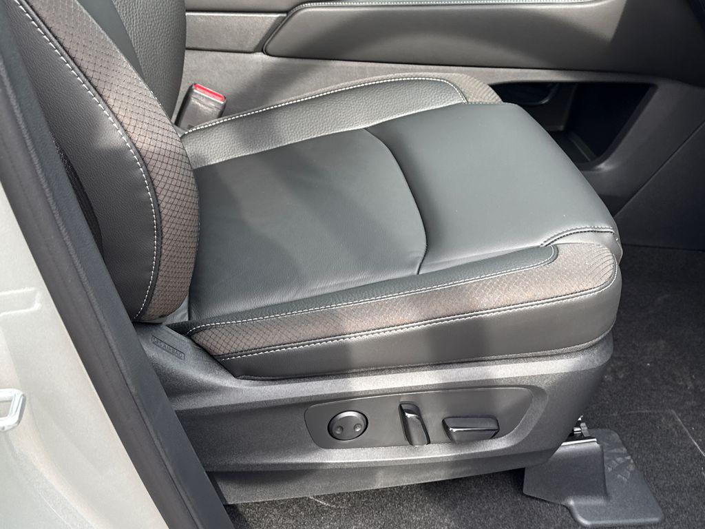 new 2025 Nissan Pathfinder car, priced at $37,485