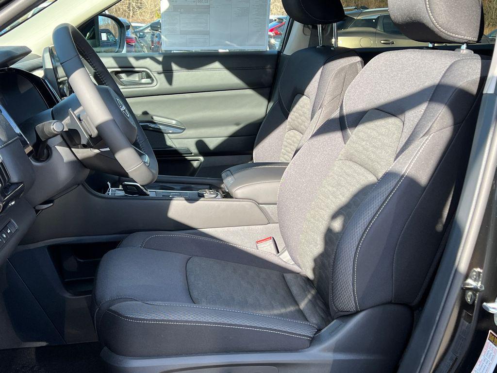 new 2025 Nissan Pathfinder car, priced at $39,985