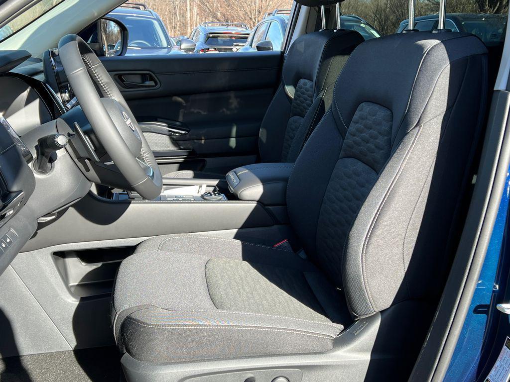 new 2025 Nissan Pathfinder car, priced at $40,985