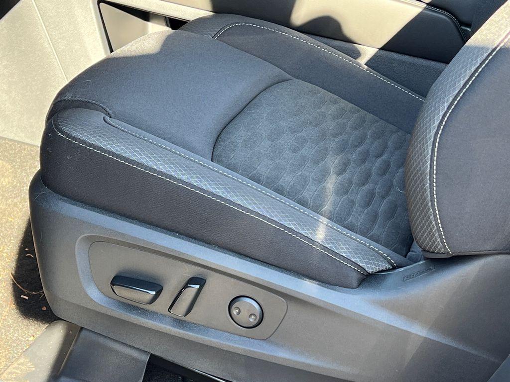 new 2025 Nissan Pathfinder car, priced at $40,985