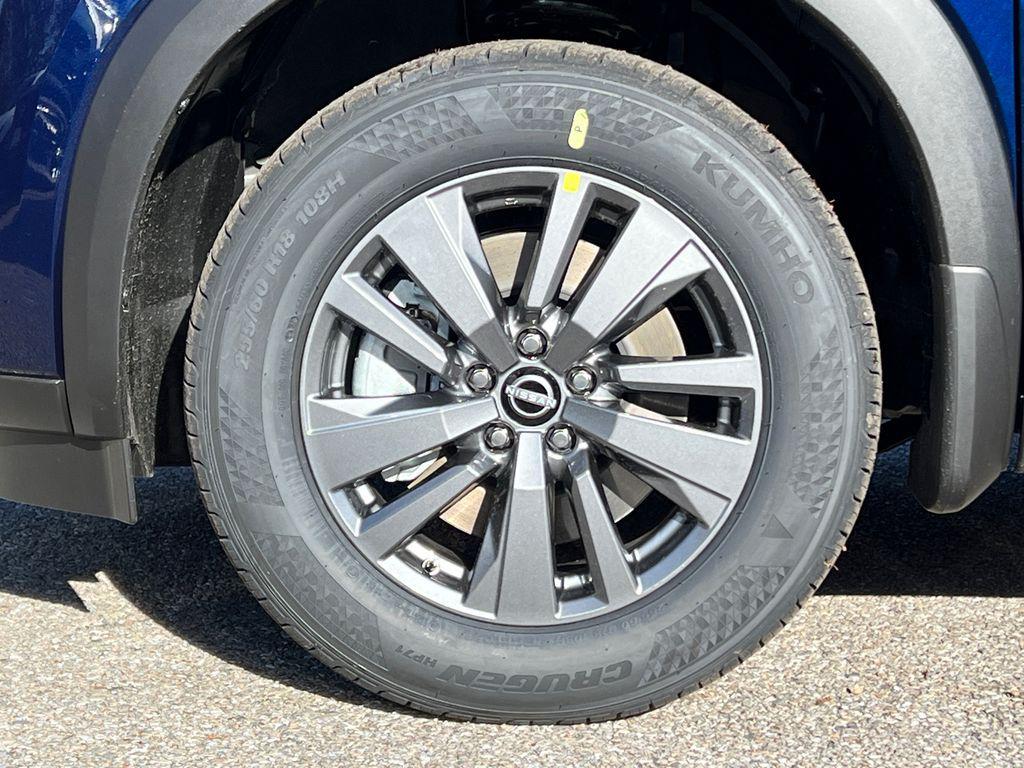 new 2025 Nissan Pathfinder car, priced at $40,985