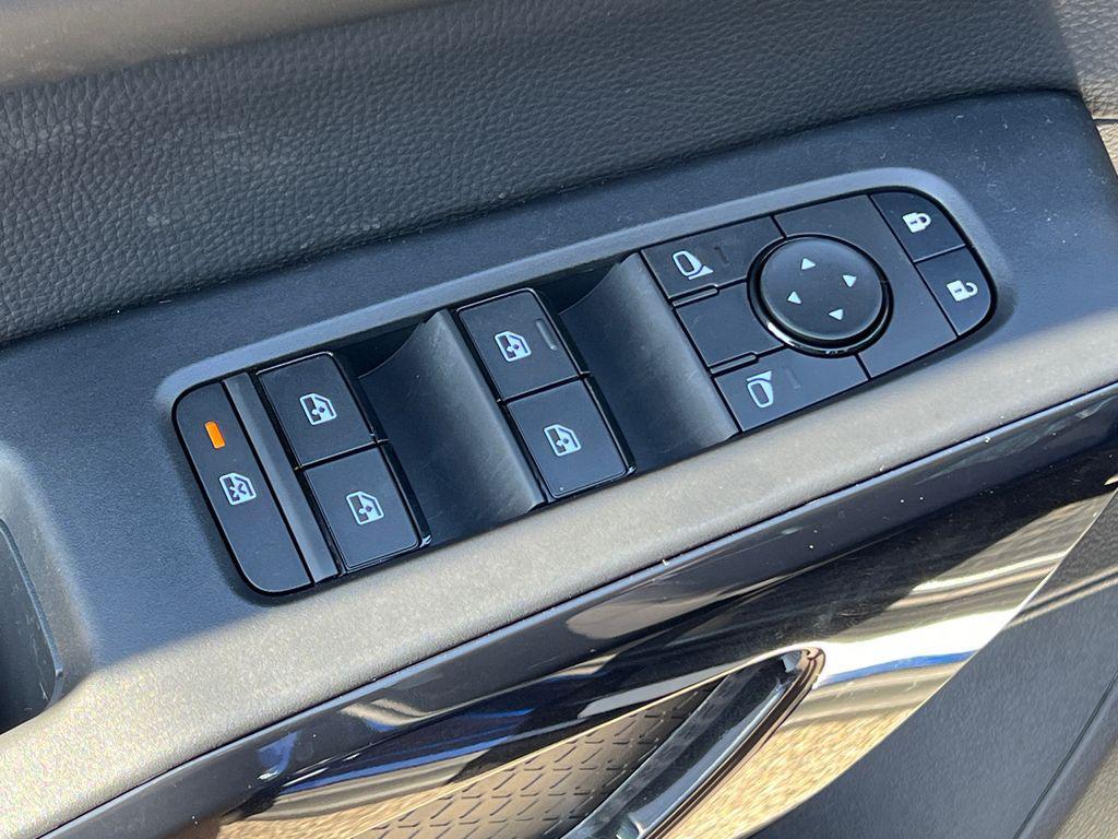 new 2025 Nissan Pathfinder car, priced at $40,985