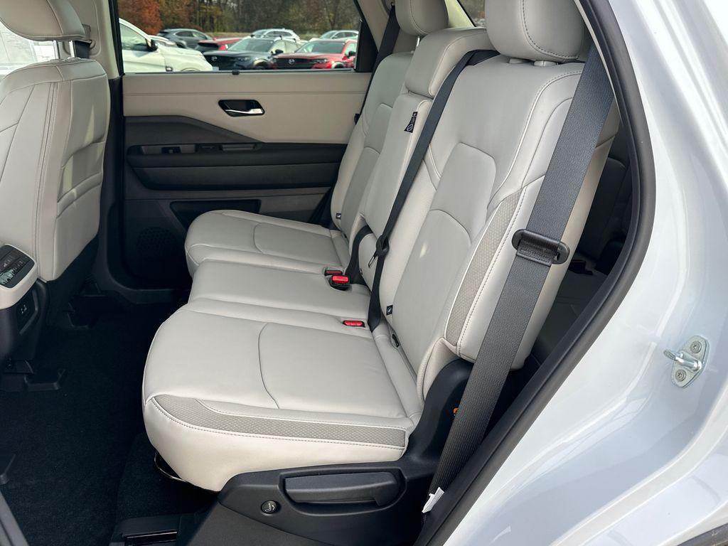 new 2025 Nissan Pathfinder car, priced at $37,985