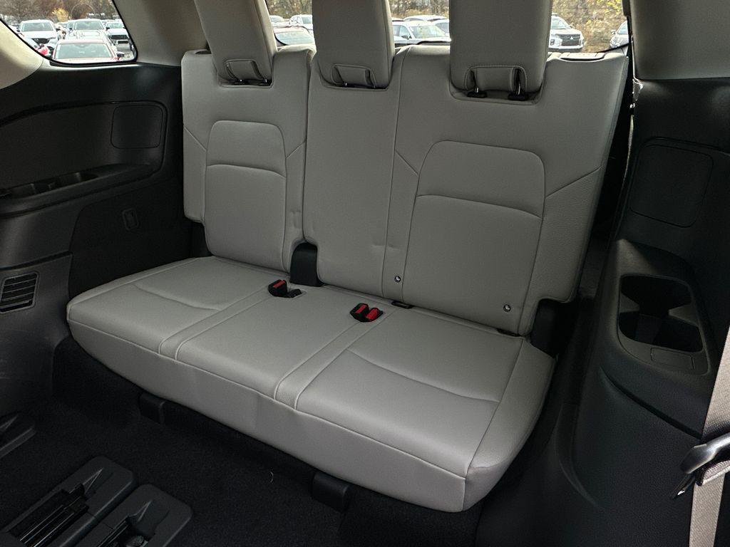 new 2025 Nissan Pathfinder car, priced at $37,985