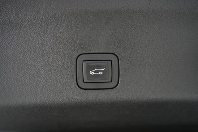 used 2025 GMC Yukon car, priced at $70,995