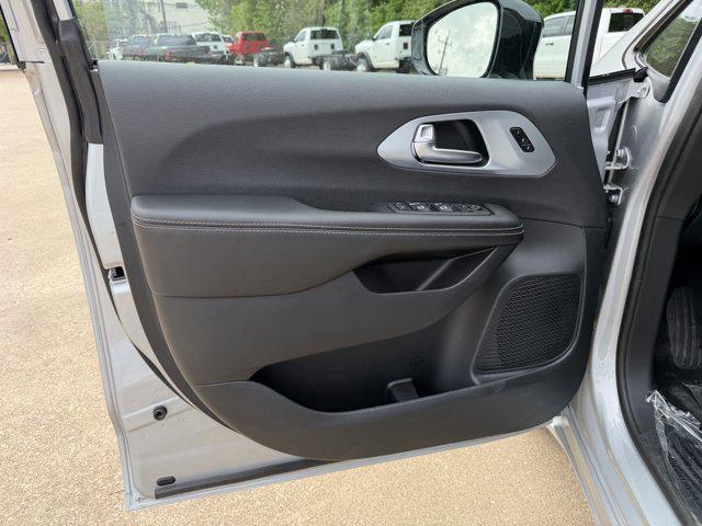 new 2026 Chrysler Pacifica car, priced at $51,690