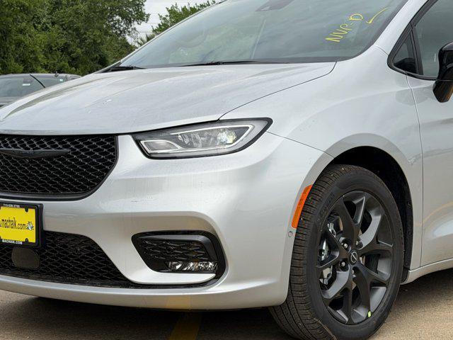 new 2026 Chrysler Pacifica car, priced at $51,690
