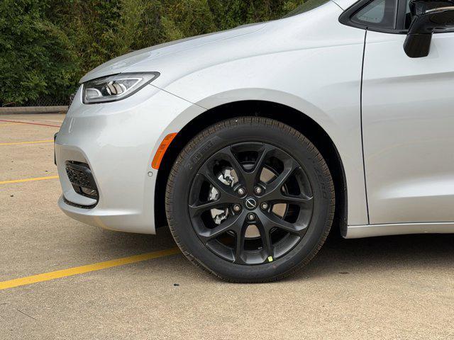 new 2026 Chrysler Pacifica car, priced at $51,690