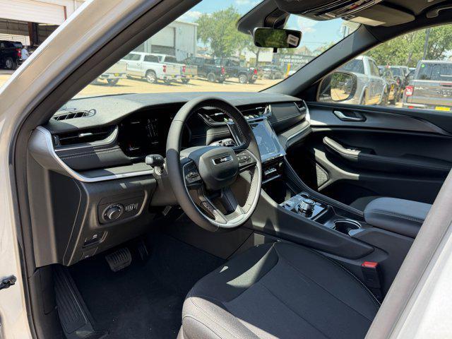 new 2026 Jeep Grand Cherokee car, priced at $41,764
