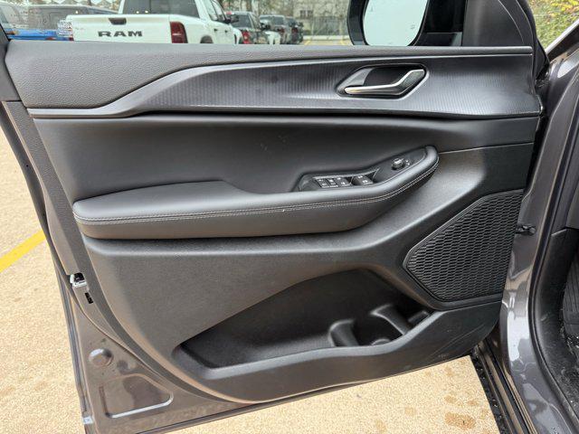 new 2025 Jeep Grand Cherokee car, priced at $36,930