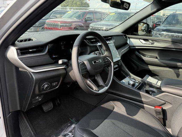 new 2025 Jeep Grand Cherokee car, priced at $34,134