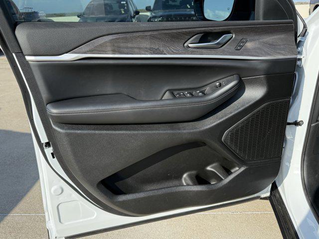 new 2025 Jeep Grand Cherokee L car, priced at $38,518