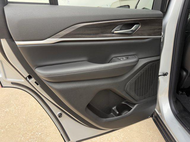 new 2025 Jeep Grand Cherokee car, priced at $44,299