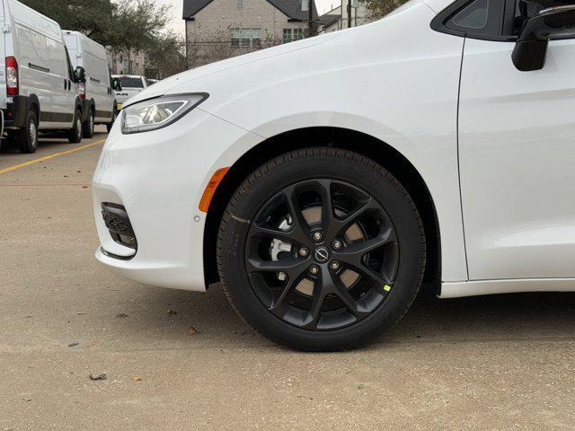 new 2026 Chrysler Pacifica car, priced at $46,484