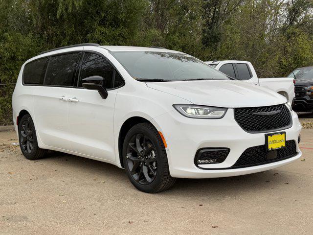 new 2026 Chrysler Pacifica car, priced at $46,484