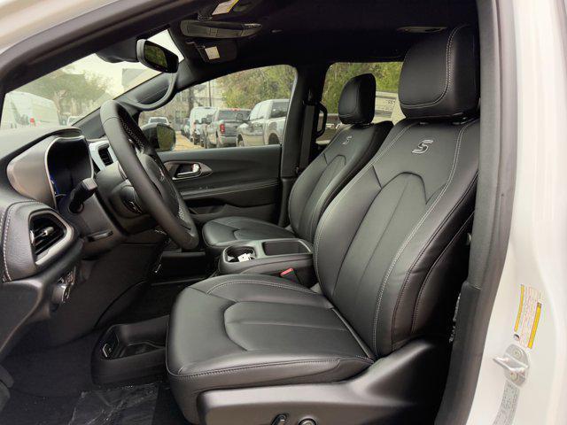 new 2026 Chrysler Pacifica car, priced at $46,484