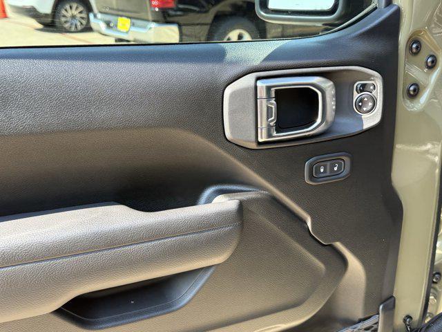 new 2025 Jeep Gladiator car, priced at $43,558