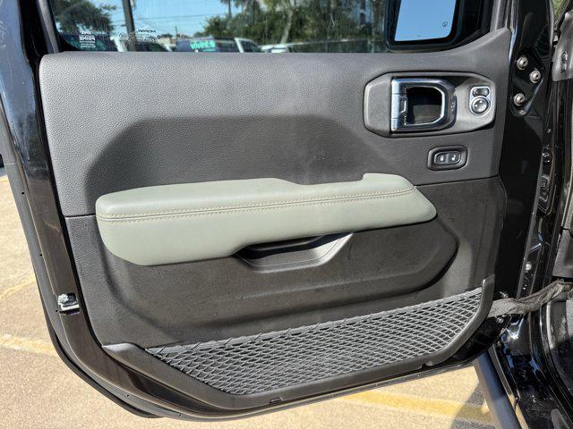 new 2025 Jeep Gladiator car, priced at $43,117