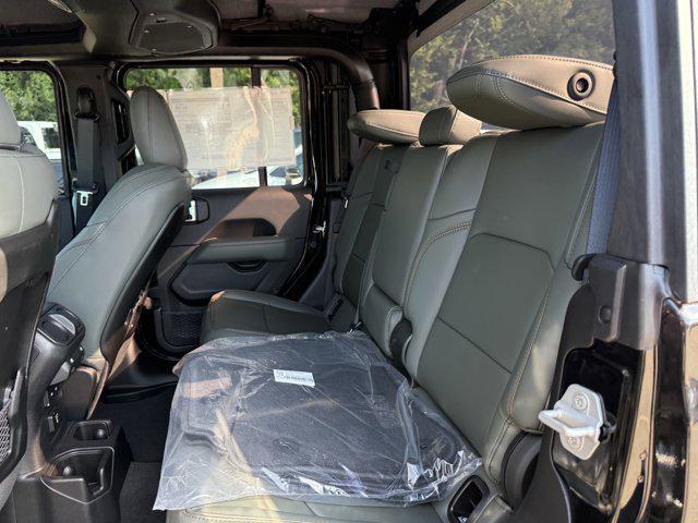 new 2025 Jeep Gladiator car, priced at $43,117