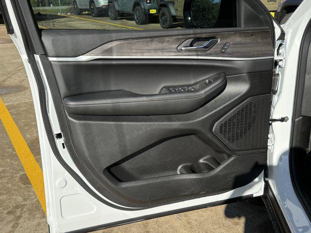 new 2025 Jeep Grand Cherokee L car, priced at $47,189