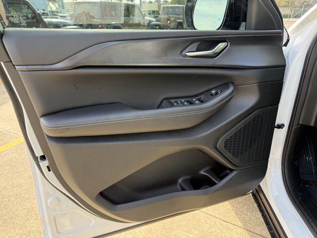 new 2025 Jeep Grand Cherokee car, priced at $38,273