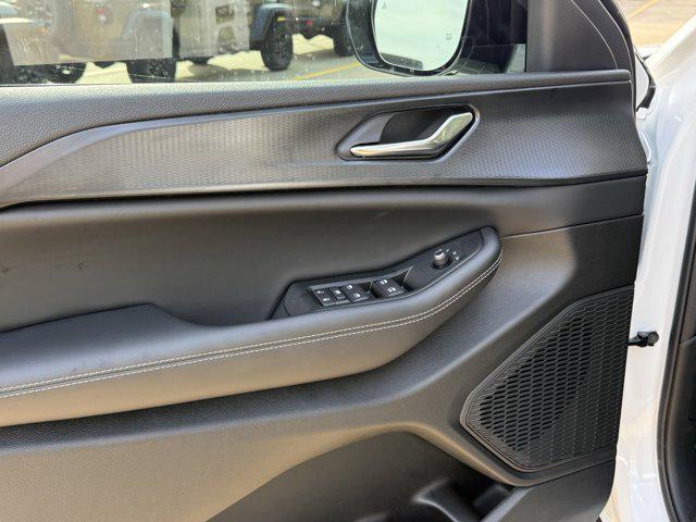 new 2025 Jeep Grand Cherokee car, priced at $38,273