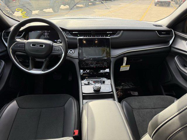 new 2025 Jeep Grand Cherokee car, priced at $38,273