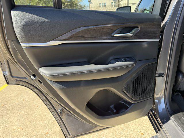 new 2026 Jeep Grand Cherokee car, priced at $45,451