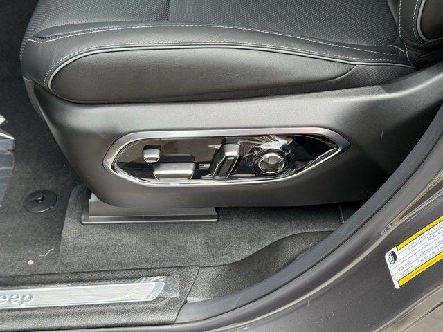 new 2025 Jeep Grand Cherokee car, priced at $50,927