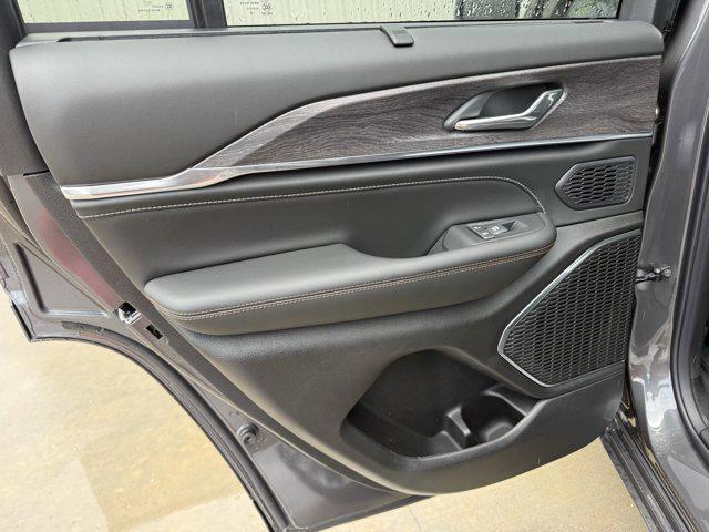 new 2025 Jeep Grand Cherokee car, priced at $50,927