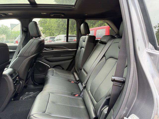 new 2026 Jeep Grand Cherokee car, priced at $43,889