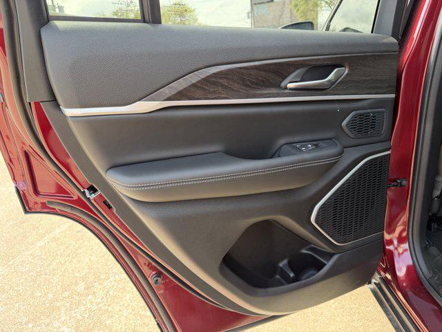 new 2026 Jeep Grand Cherokee car, priced at $43,056