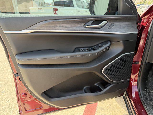 new 2026 Jeep Grand Cherokee car, priced at $43,056