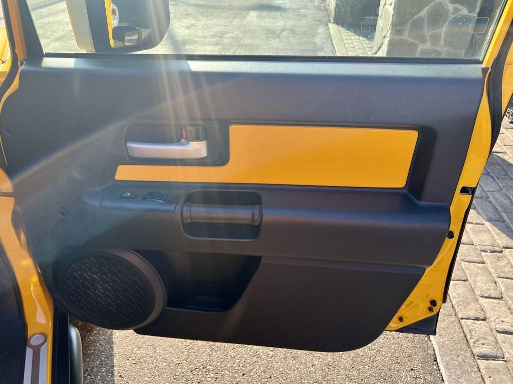 used 2007 Toyota FJ Cruiser car, priced at $7,499